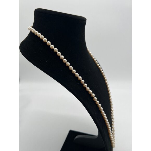 Elegant Vintage Style Faux Pearl Necklace With Gold Clasp - Picture 2 of 5